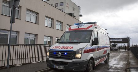 Chwile grozy w Łodzi. Dziewczynka wypadła z okna