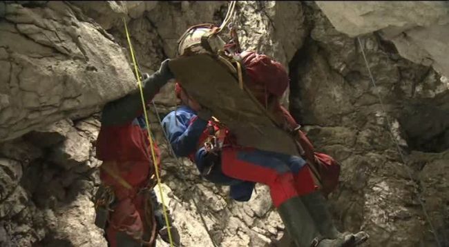 Uratowano ciężko rannego speleologa
