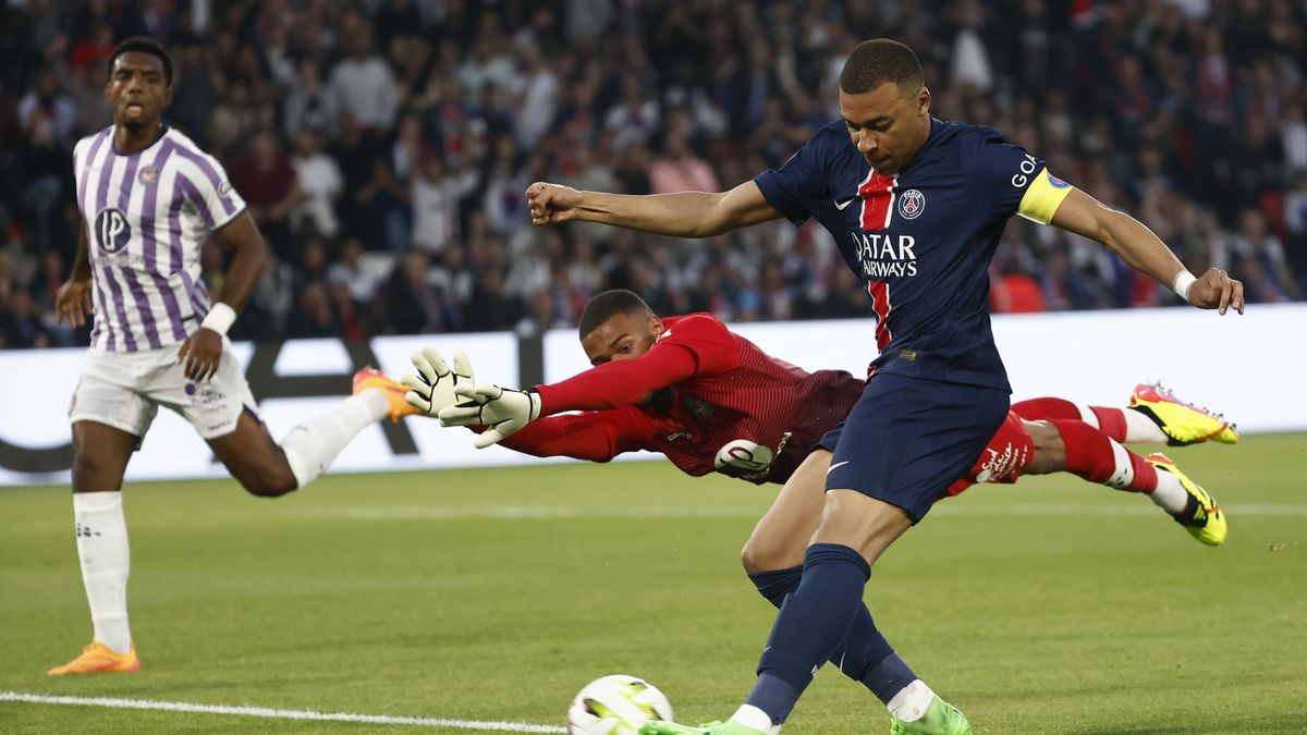 PAP/EPA / MOHAMMED BADRA / Na zdjęciu: Kylian Mbappe rozegrał swój ostatni mecz w PSG na Parc des Princes