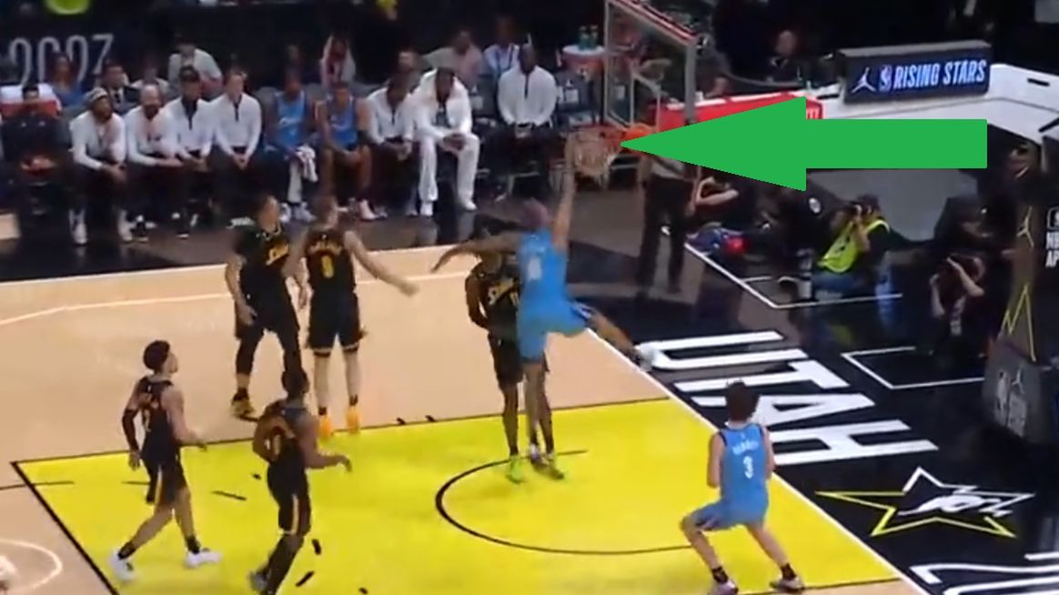 Twitter / NBA / Na zdjęciu: wsad Jeremy'ego Sochana