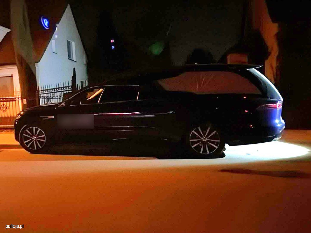 Karawan za pół miliona zniknął w nocy. 31-latek ukradł luksusowego Jaguara z zakładu pogrzebowego.