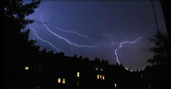 Silne burze nad całym regionem. Możliwe gradobicia i wichury do 100 km/h