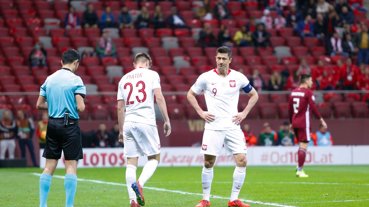 Krzysztof Piątek i Robert Lewandowski w meczu reprezentacji Polski