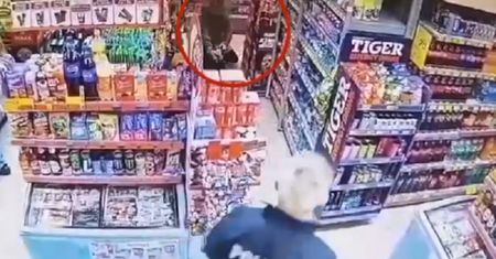 Połasiła się na czteropak. Wszystko na oczach policjanta