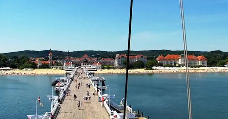 Nagranie z Sopotu. "Ja bym się brzydziła w taką wodę nogę wsadzić"