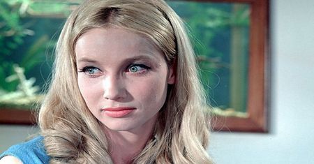 38 lat od śmierci Stanisława Barei. Rozpoznasz jego film po jednym kadrze?