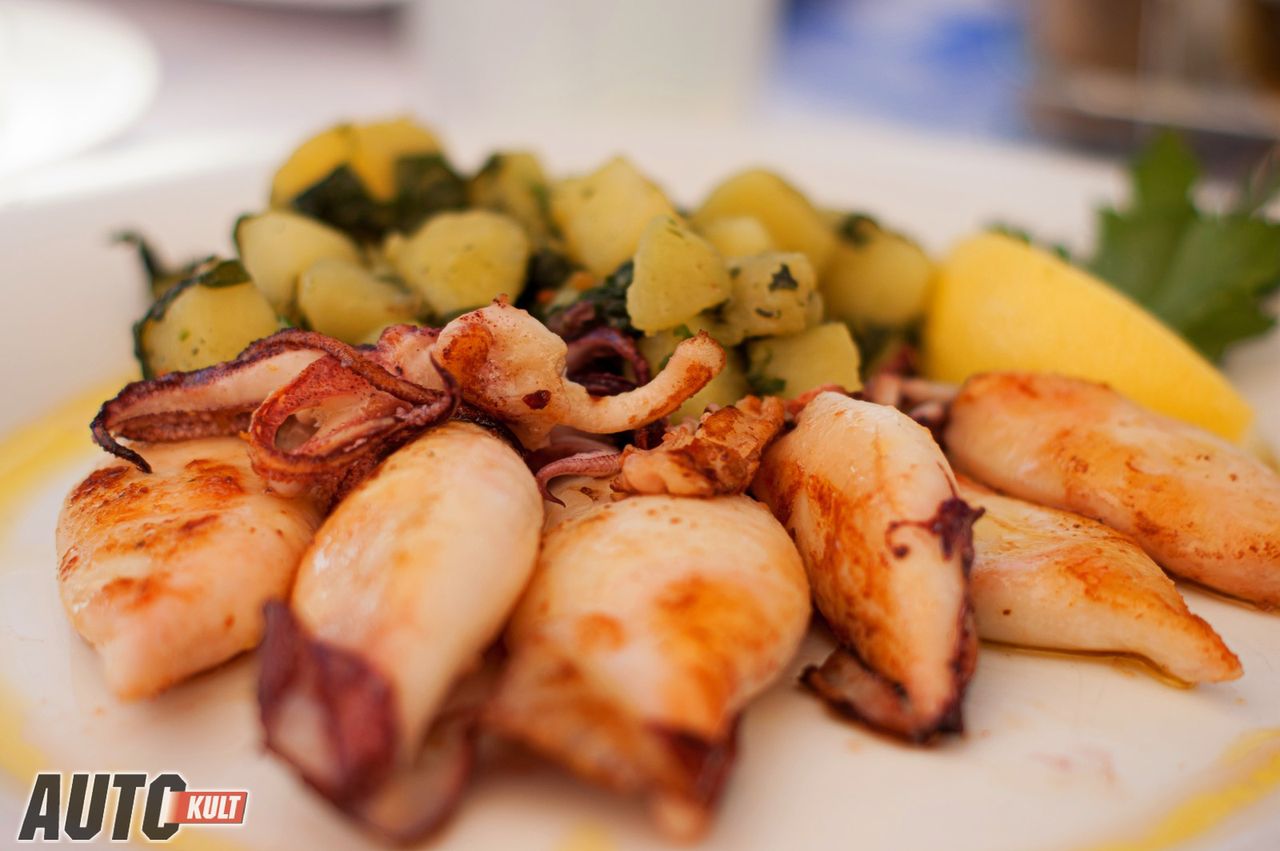 Kalmary to kolejny owoc morza, który w Polsce ciężko kupić w świeżej postaci, a w Chorwacji jest w menu większości restauracji - warto z tego skorzystać.