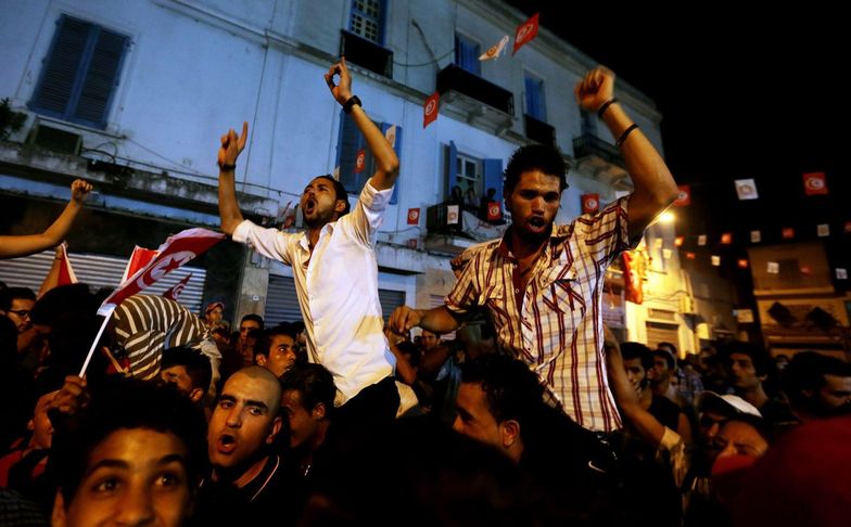 Zamieszki w Tunezji ciosem w inwestycje, podobnie jak zabójstwo polityka