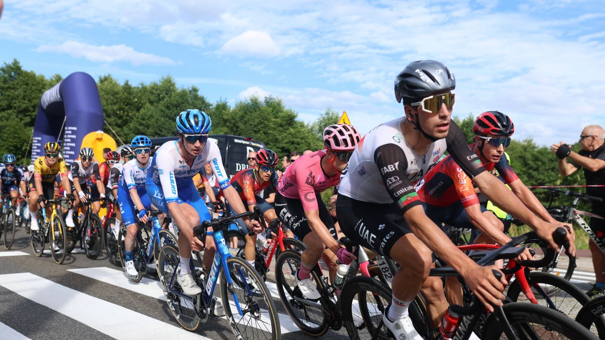 Zdjęcie okładkowe artykułu: PAP / Zbigniew Meissner  / Na zdjęciu: kolarze podczas Tour de Pologne