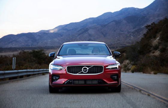 Nowe Volvo S60 w Polsce w ofercie First Edition od 165 tys. zł (wideo)