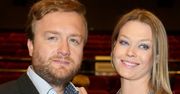 Bartek Kasprzykowski jak Emil Haidar. Obsypał Tamarę Arciuch bukietem czerwonych róż [zdjęcia]