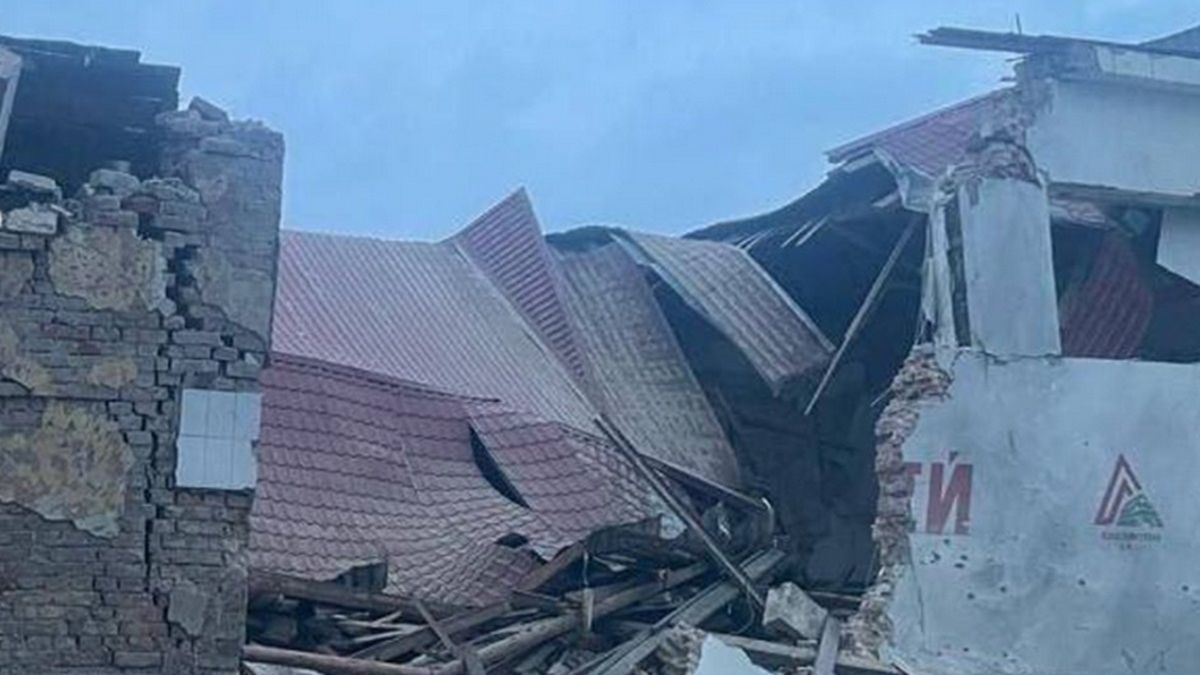 zniszczony budynek klubu Łokomotyw Kijów