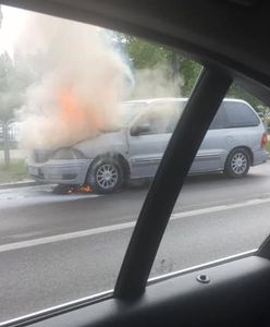 Ochota. Gęsty dym na drodze, spłonął samochód