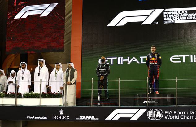 Verstappen i Hamilton zapewnili kibicom emocje do samego końca (fot. Red Bull)