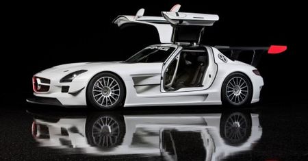 Uskrzydlona wyścigówka - SLS AMG GT3 [wideo]