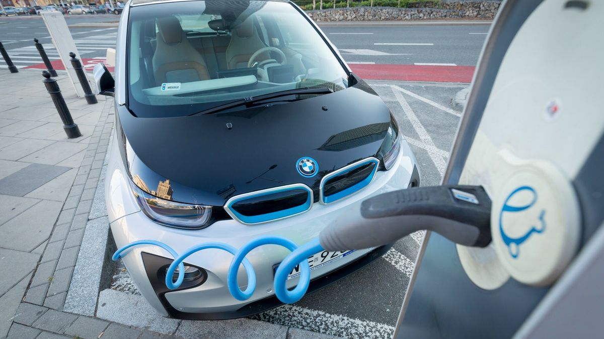 Dotacje z programu "Mój elektryk" mogą być już uwzględniane w leasingu i wynajmie długoterminowym samochodów elektrycznych. 