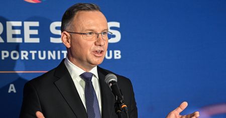 Duda za granicą o sporze z rządem. "Wskazał czerwoną linię"