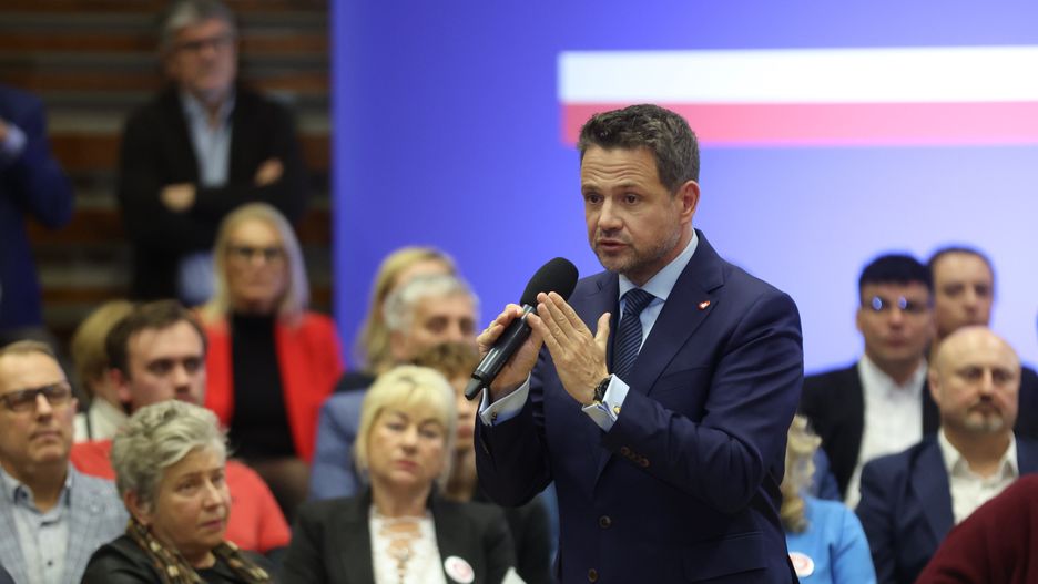 Katowice, 17.11.2024. Prezydent Warszawy Rafał Trzaskowski podczas otwartego spotkania z mieszkańcami w Miejskim Domu Kultury Bogucice-Zawodzie w Katowicach, 17 bm. (sko) PAP/Jarek Praszkiewicz