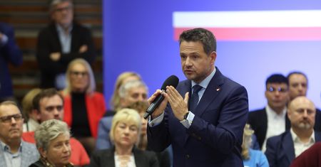 Trzaskowski występował z Sutrykiem. Teraz tłumaczy się po akcji CBA