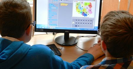Kiedy starsi uczniowie wrócą do szkół? MEN przekazał informacje