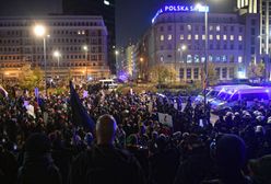 Strajk Kobiet. Rafał Trzaskowski: Gaz łzawiący przeciwko kobietom?