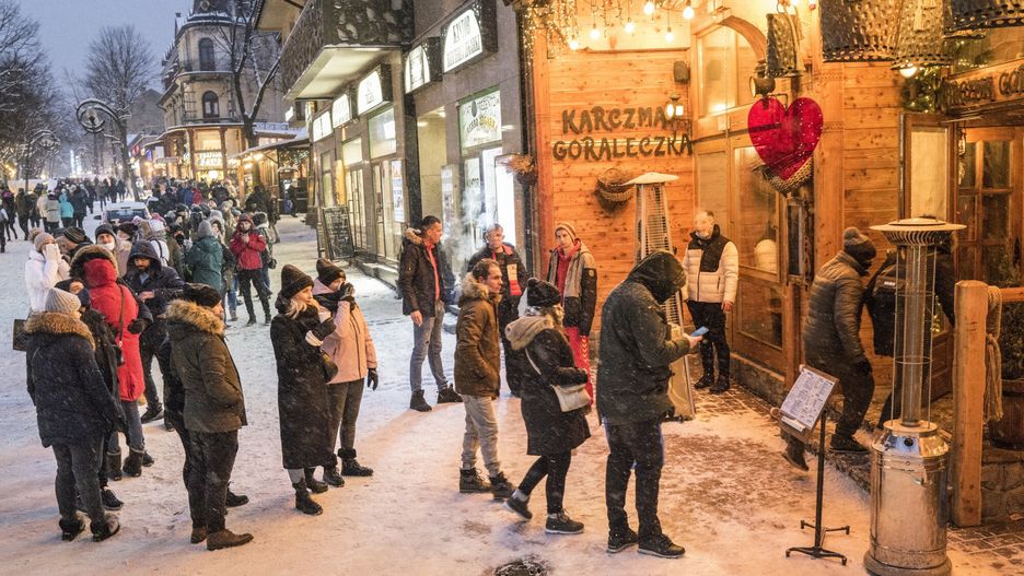 Zakopane. Tłumy na Krupówkach i na Morskim Oku, korki na zakopiance