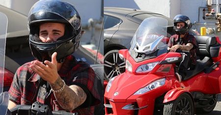 Bieber jechał motocyklem PO CHODNIKU! Prawie potrącił niepełnosprawną kobietę!