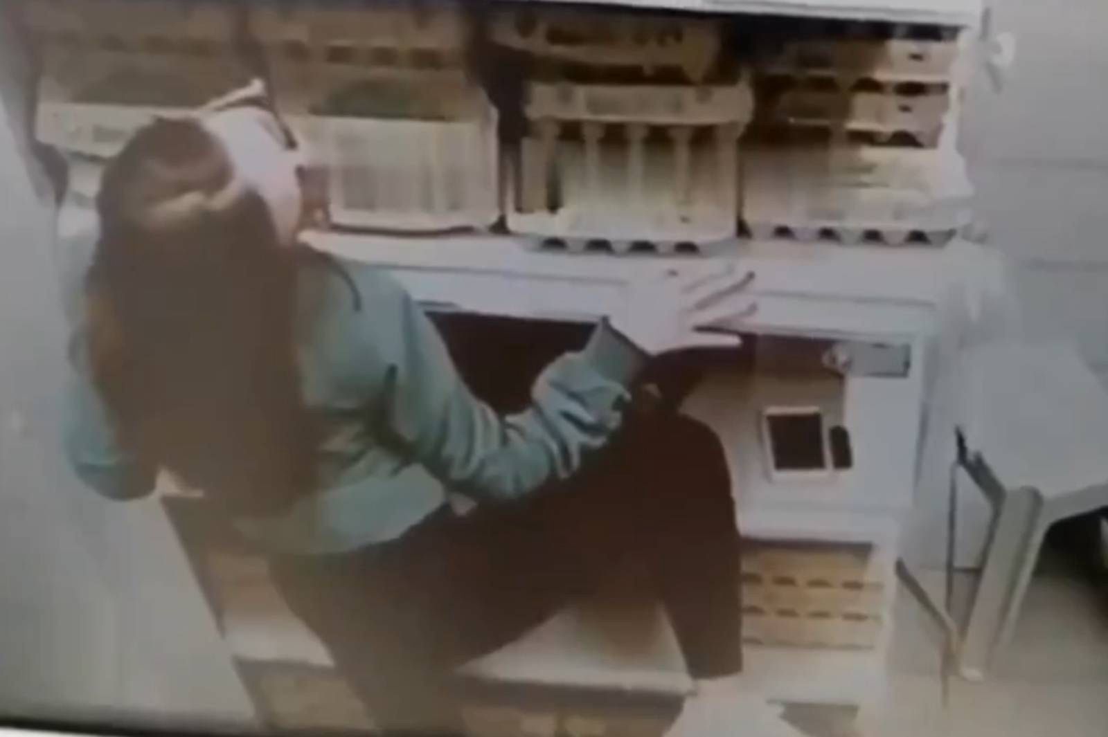 W Rosji zapanowała moda na zdjęcia i selfie ze sklepowymi jajkami