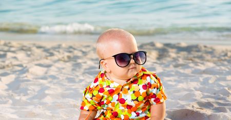 Pobyt z dzieckiem na plaży – o czym warto pamiętać?