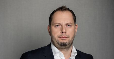 Król informatycznych przejęć. Nawet wejście na giełdę sobie kupił