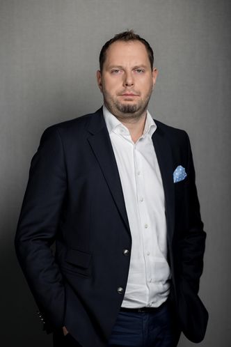 Król informatycznych przejęć. Nawet wejście na giełdę sobie kupił