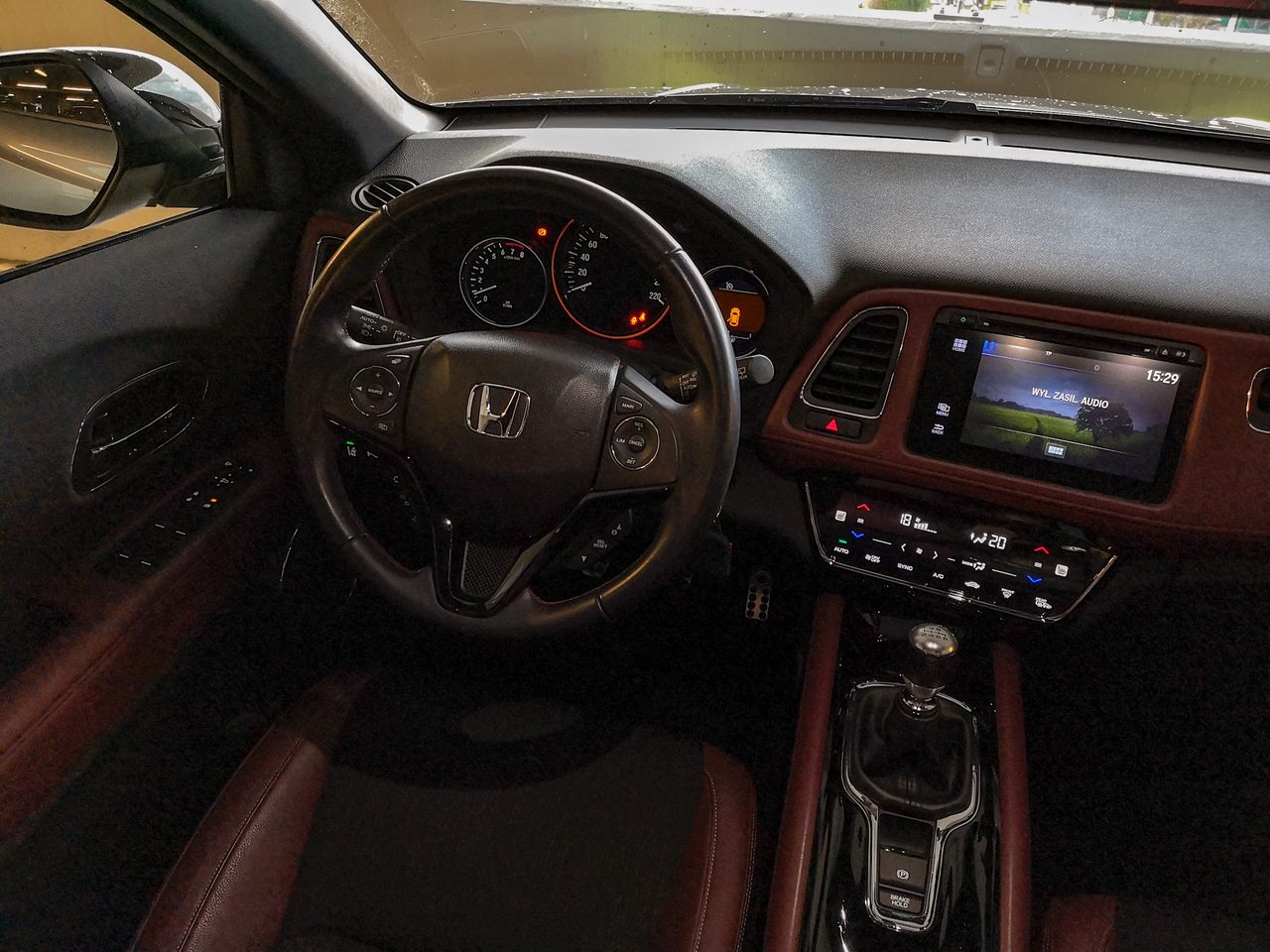 Honda HR-V nie imponuje nowoczesnością, ale odwdzięcza się solidnością i prostotą działania