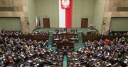 Sondaż. PiS na pierwszym miejscu. Ruch Szymona Hołowni wciąż z dobrym wynikiem