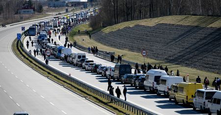 Koronawirus. Ogromne korki na granicach. Ważny komunikat MSWiA