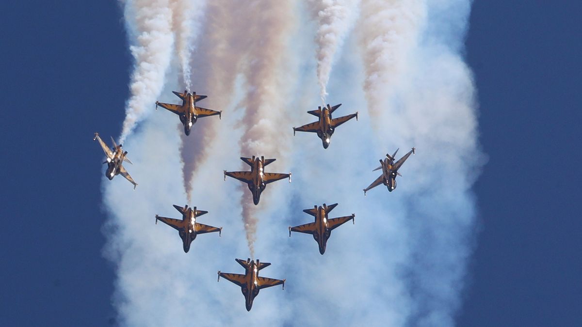 Samoloty nad piramidami w Gizie. Ten widok zapiera dech w piersi 1