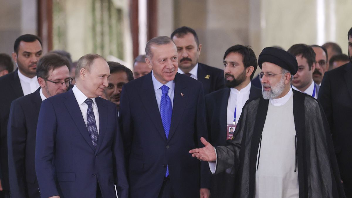 Turkiye-Iran-Russia Trilateral Summit in Tehran
TEHRAN, IRAN - JULY 19: Turkish President Recep Tayyip Erdogan (C), Iranian President Ebrahim Raisi (R) and Russian President Vladimir Putin (L) arrive to hold a joint tripartite news conference after the 7th summit in Astana format in Tehran, Iran on July 19, 2022. (Photo by Mustafa Kamaci/Anadolu Agency via Getty Images)
Anadolu Agency
7th summit in astana format, joint tripartite news conference, turkiye, turkiye-iran-russia trilateral summit