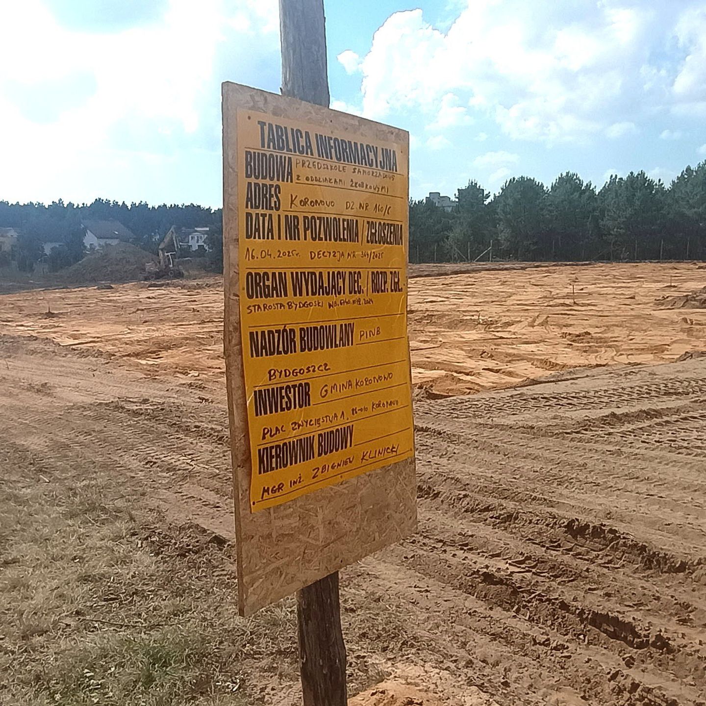 We wrześniu w rejonie ul. Żytniej i Letniskowej na osiedlu Tuszyny był tylko piach i tablica