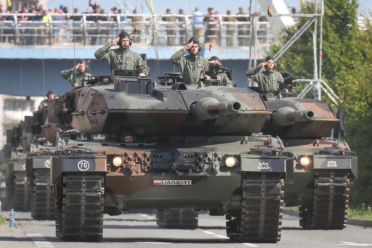 Jaka ma być polska armia, gdy wschodni sąsiad testuje reakcje na działania militarne u granic UE i NATO - nad tym zastanawiali się goście programu  Bogdana Rymanowskiego w Polsat News (Photo by Artur Widak/NurPhoto viaty Images)