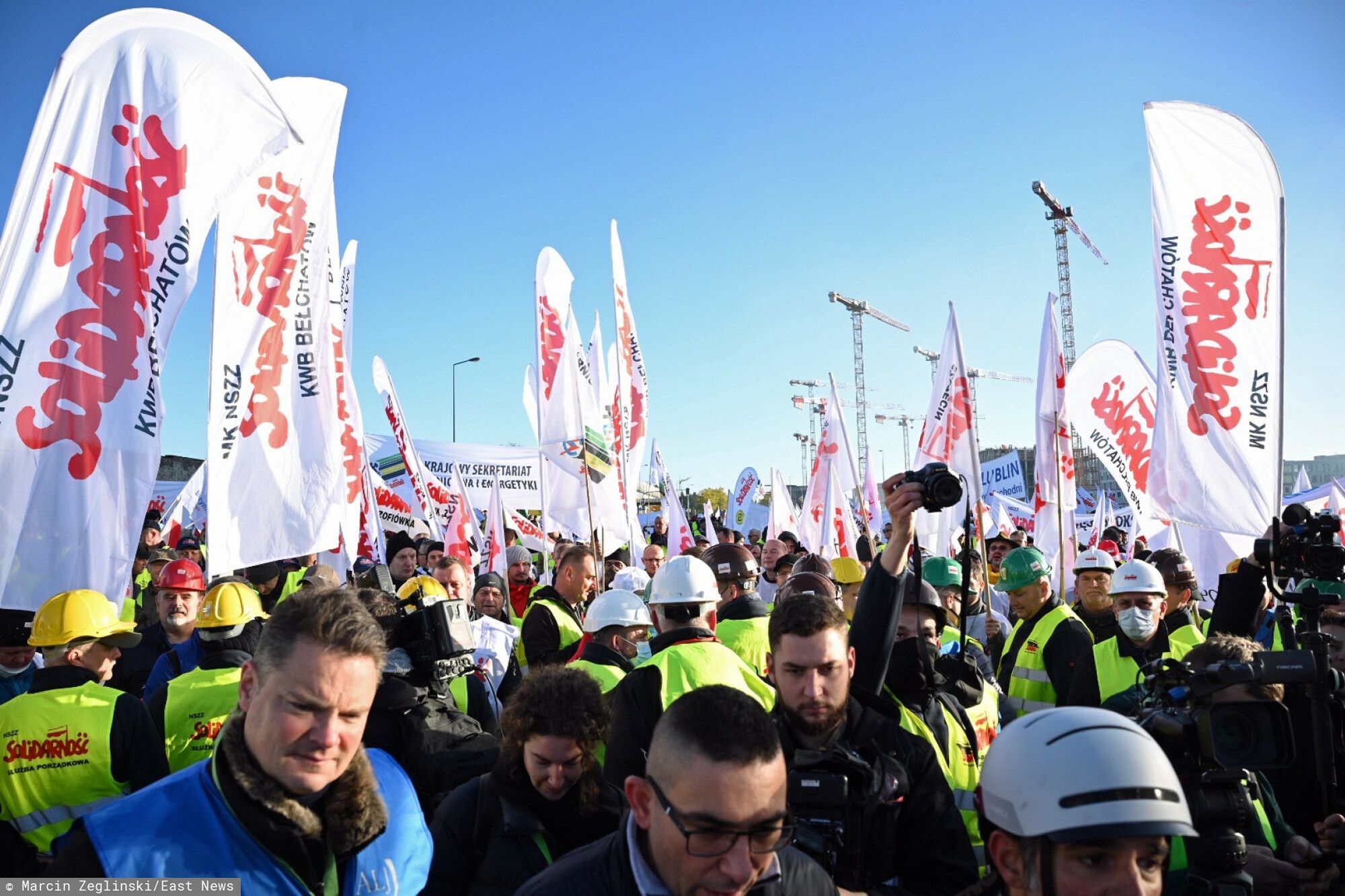 W piątek przed siedzibą Trybunału Sprawiedliwości UE w Luksemburgu rozpoczęła się manifestacja związkowców z NSZZ "Solidarność"