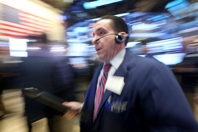 Dramatyczne spadki na chińskiej giełdzie odbiły się na innych rynkach