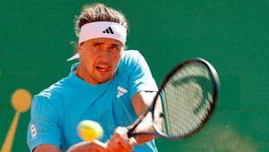 Problemy na otwarcie dwukrotnego mistrza. Pewny awans turniejowej "trójki"