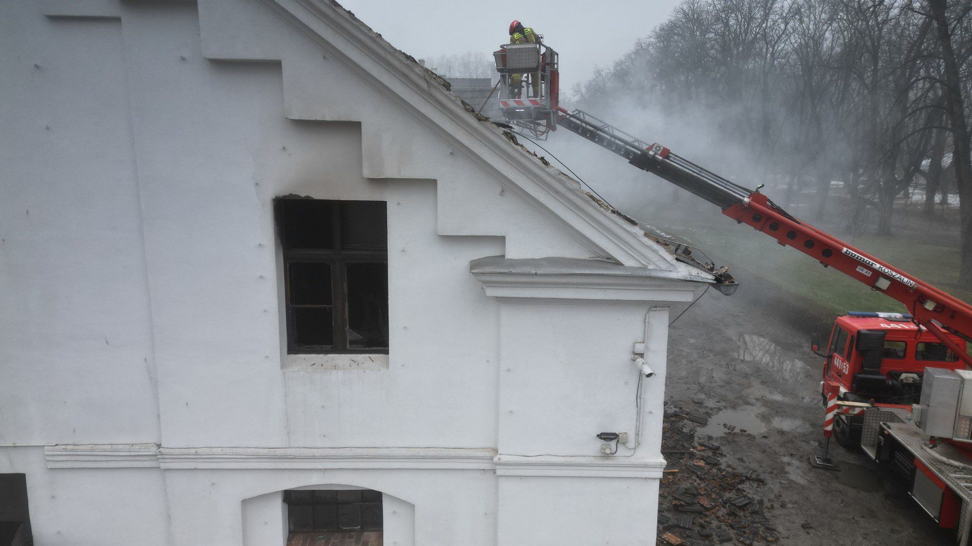 Straty po pożarze w Stadninie Koni w Mosznej są ogromne.