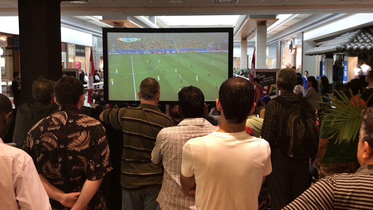 Zdjęcie okładkowe artykułu: Getty Images /  / Na zdjęciu: kibice oglądający mecz
