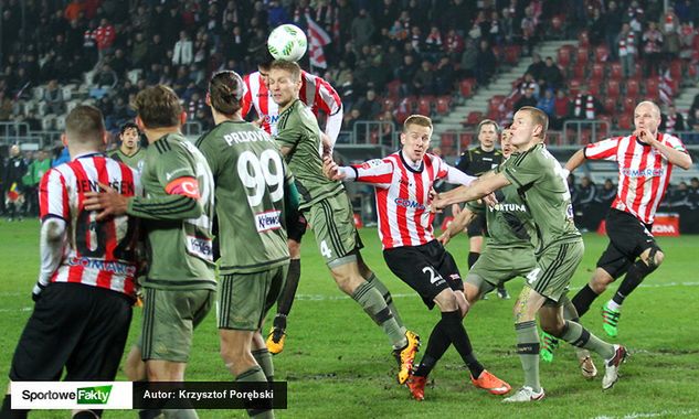 Mecz Legia - Cracovia na żywo o 20:30. Transmisja w TV i online