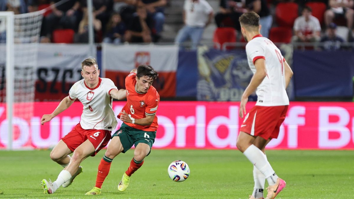 PAP / Grzegorz Momot / Na zdjęciu: młodzieżowi reprezentanci Polski i Portugalii