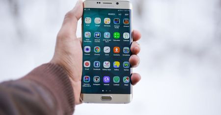 Rząd chce wglądu w kody źródłowe smartfonów. Producenci protestują