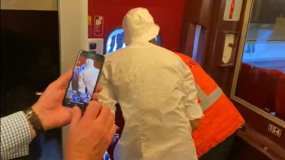 Pasażerowie zaczęli wybijać szyby, bo nie mogli oddychać