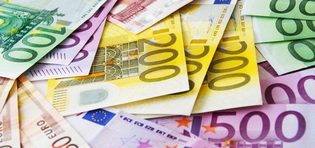 Euro pod wpływem danych o indeksach PMI