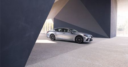 Lexus LS z usprawnieniami. Ma nowe zawieszenie i wirtualny kokpit