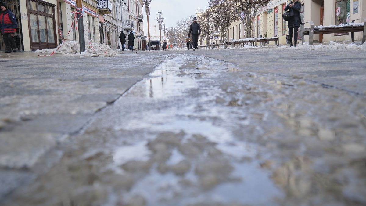 Chlapa i ciapa na chodnikach